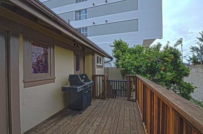 Building Photo - Beautifully Renovated Craftsman with Private Yard & Guest Suite in Prime Bankers Hill