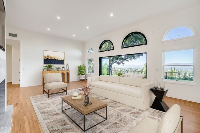 Building Photo - 15851 Mulholland Pl