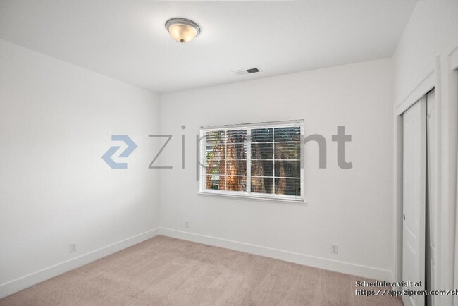 Building Photo - 207 Barcelona Dr