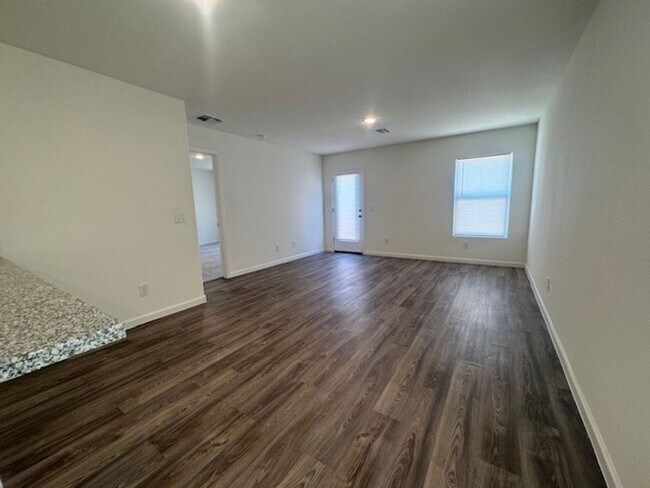 Building Photo - 1 Yr New 3 BR 2BA in Chaparral Terrace w/ ...
