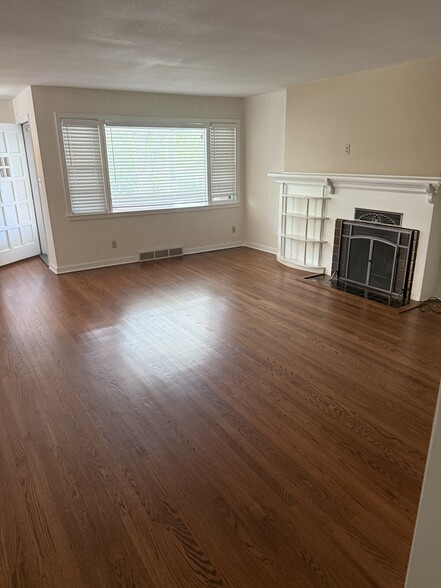 Building Photo - 1014 N Yale Ave