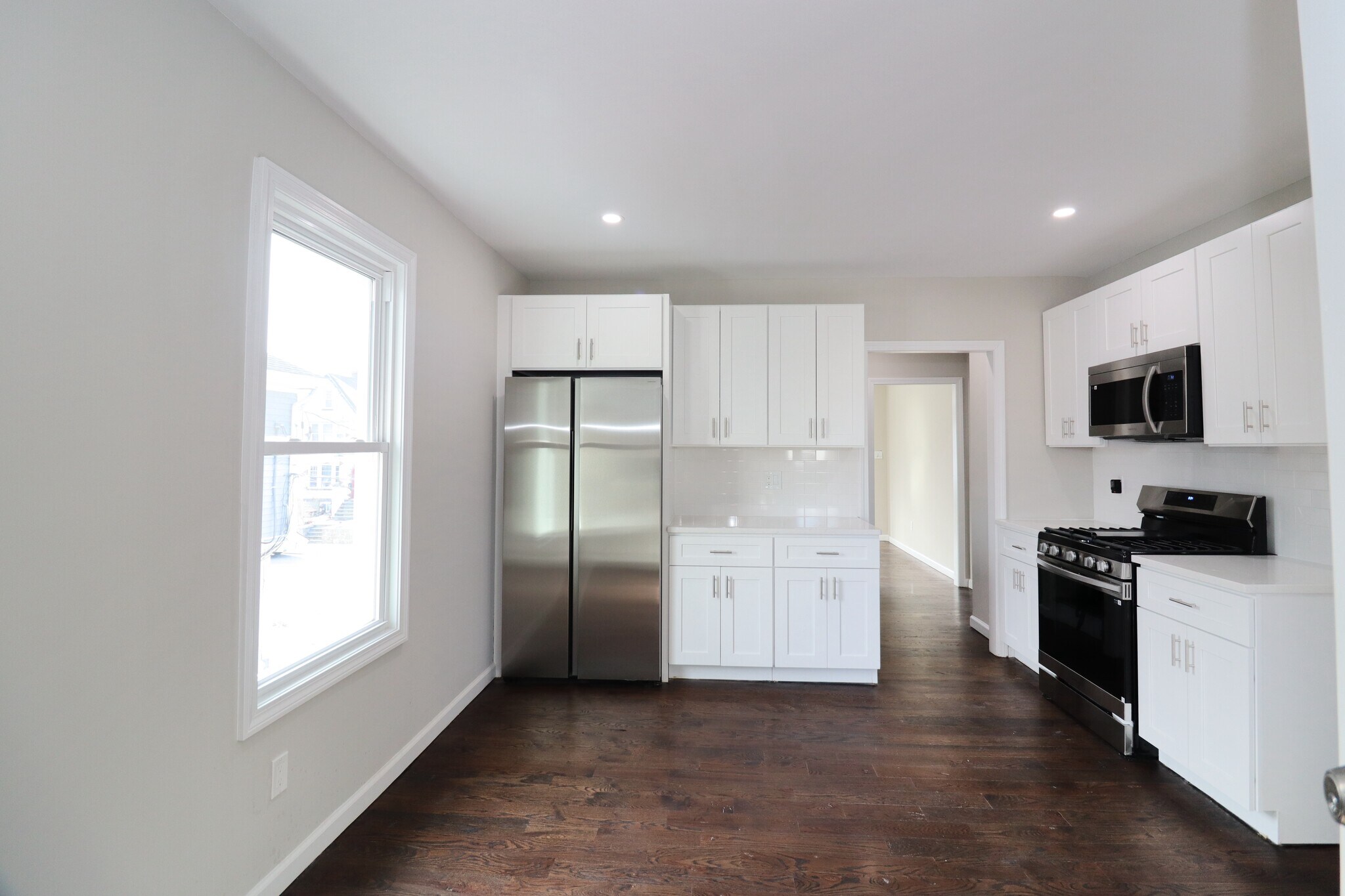 Kitchen - 356 Beechmont Ave