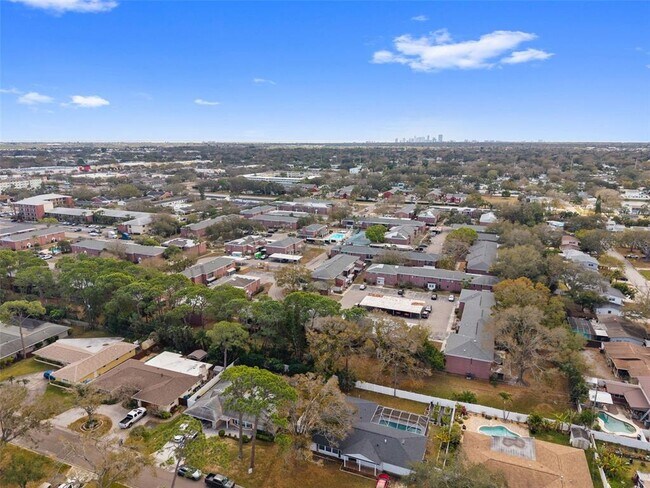 Building Photo - 1125 83rd Ave N