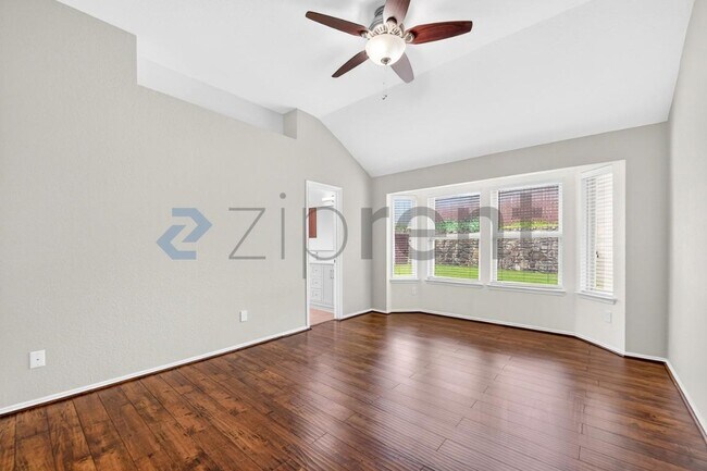 Building Photo - 916 Reveille Rd