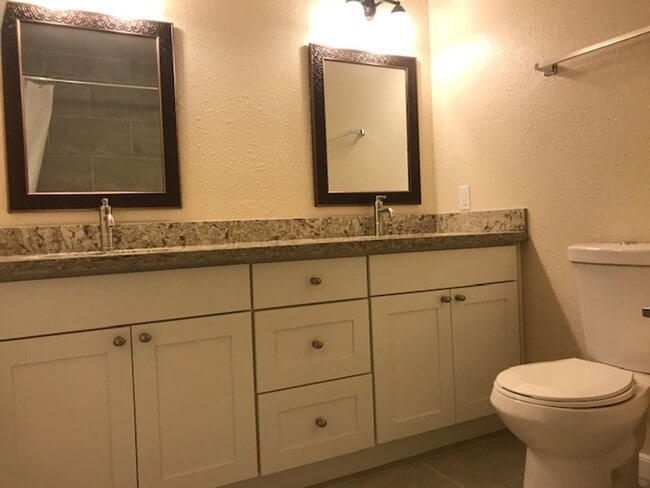 Building Photo - Beautifully remodeled 2 Story SFH 4 BD 2.5...