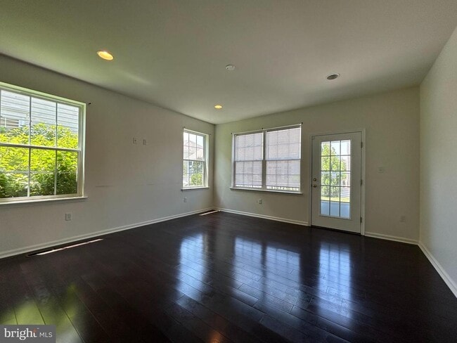 Building Photo - 106 Sirius Dr