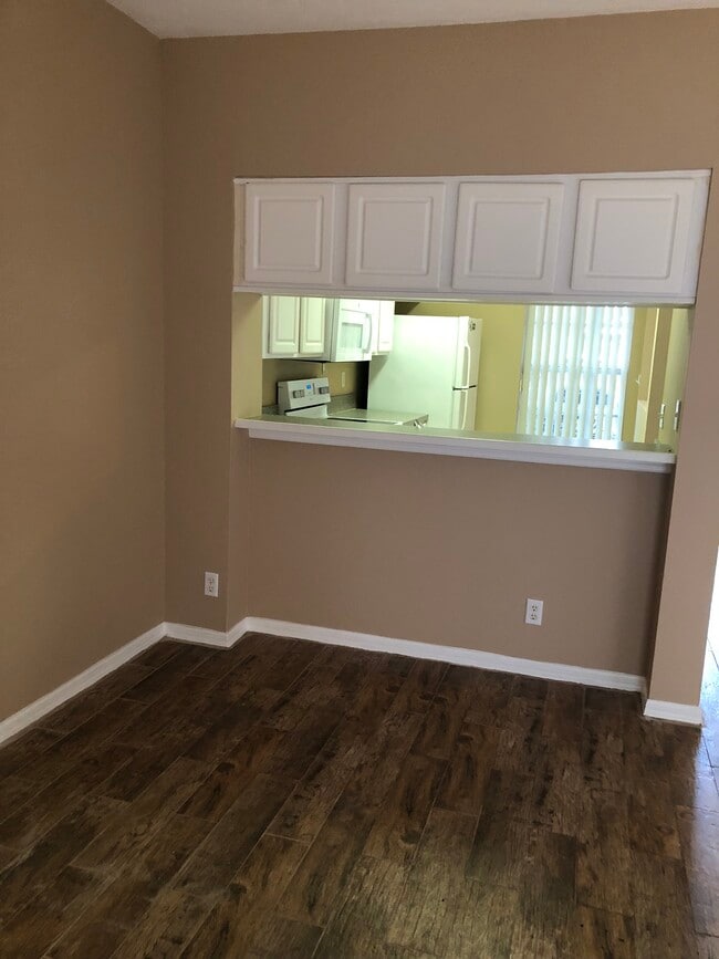 Building Photo - 10037 Poppy Hill Dr