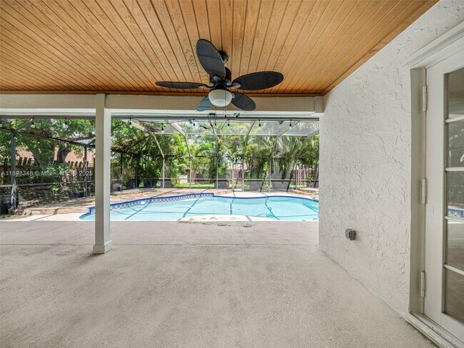 Building Photo - 15531 SW 54th Terrace