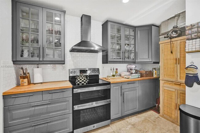 Building Photo - 1165 99th St