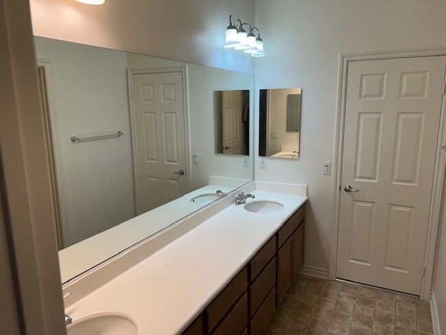 Building Photo - 40352 Charlesburg Dr