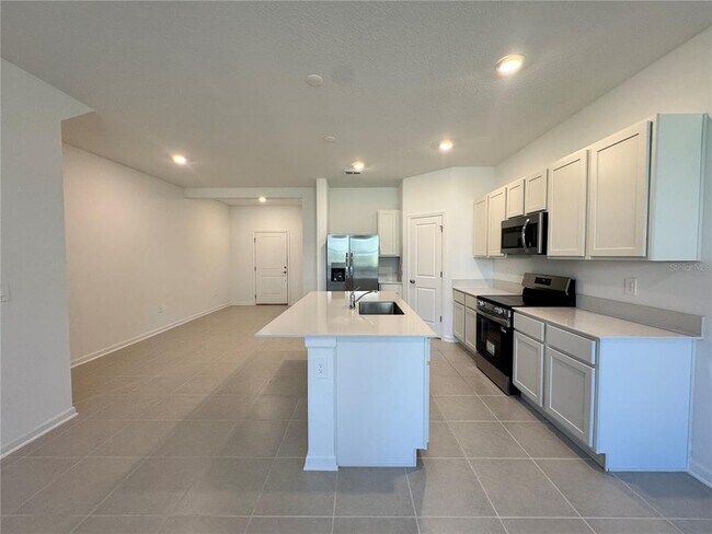 Building Photo - 2819 Maloof Dr