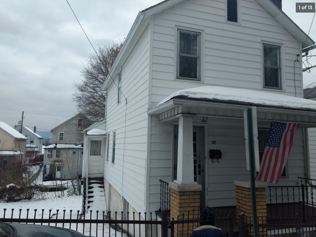 Primary Photo - 3BR with Eat in Kitchen, Fenced Yard