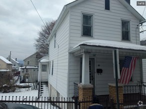 Building Photo - 3BR with Eat in Kitchen, Fenced Yard