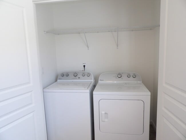 Building Photo - Beautiful Home!  Close to Downtown Hillsboro!