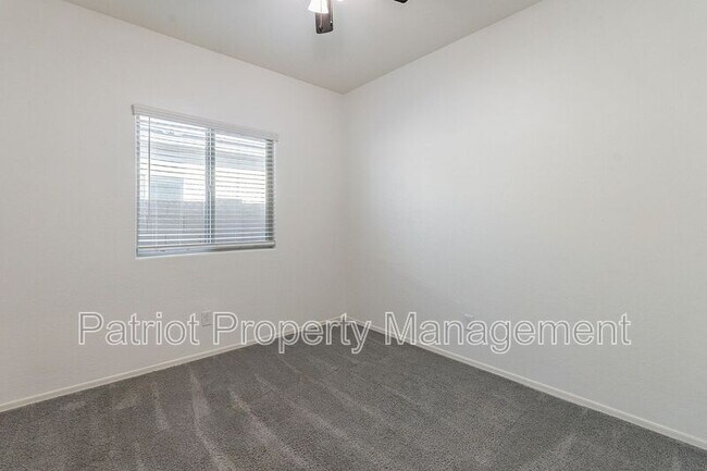 Building Photo - 8816 S 41st Dr
