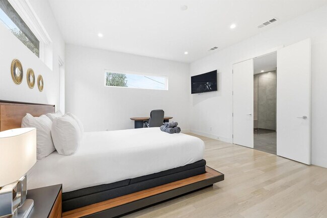 Building Photo - 3714 Highgrove Dr