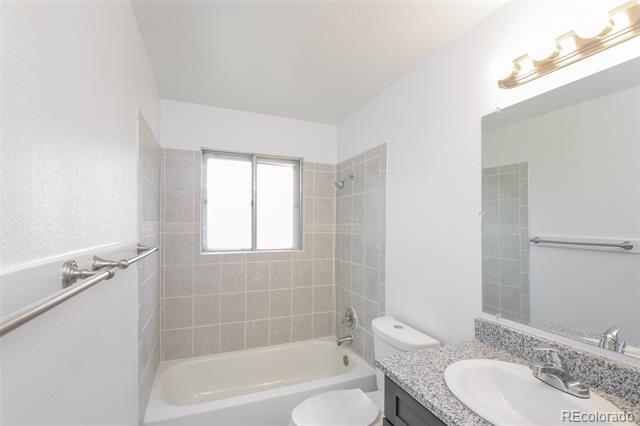 Building Photo - 5522 Carson St