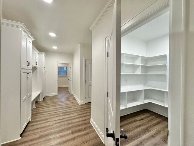 Building Photo - Stunning 3/2/2 on the Outskirts of Lindale!