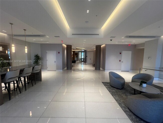 Building Photo - 888 Brickell Key Dr