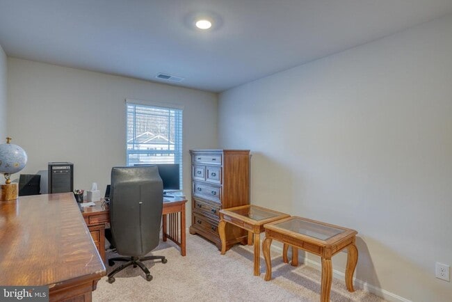 Building Photo - 124 Currant Cir