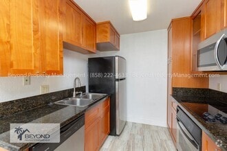 Building Photo - CHARMING JUNIOR 1-BEDROOM END UNIT IN HIGH...