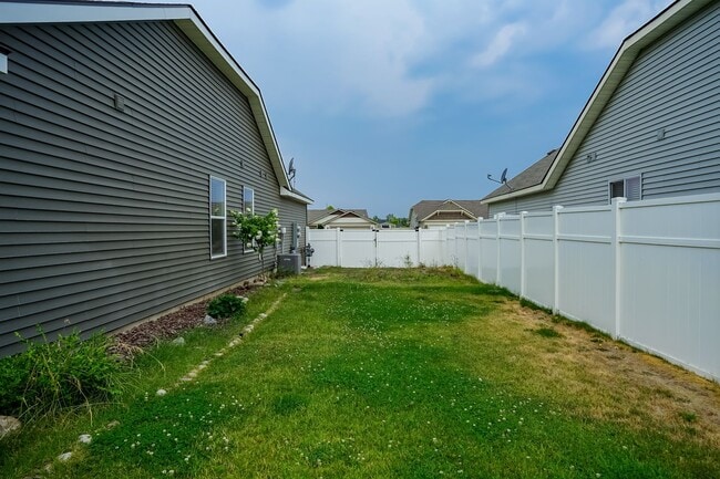 Building Photo - 2636 N Revette St