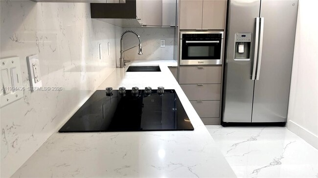 Building Photo - 3701 N Country Club Dr