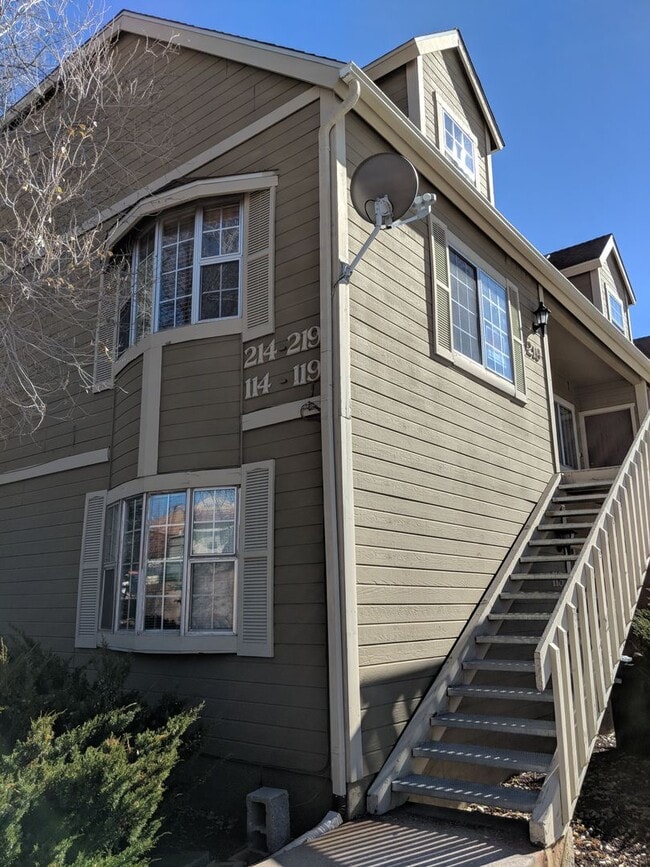 Building Photo - 3-Bedroom, 2-Bath Oasis: Close to Hospital, Washer/Dryer Included, Parking for 2!