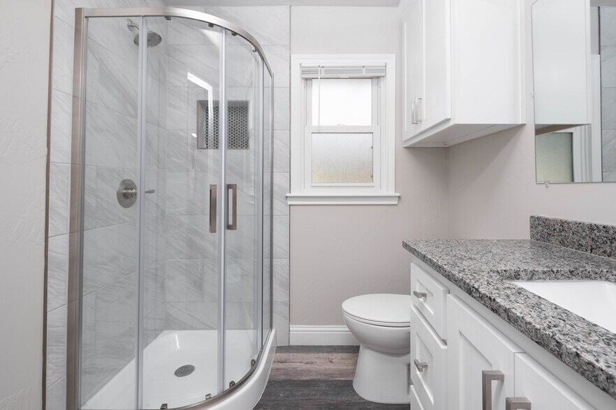 Building Photo - 2007 7th Ave