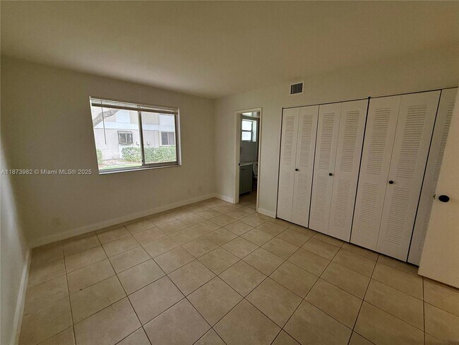 Building Photo - 702 Gardens Dr