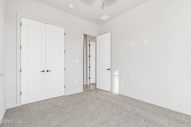 Building Photo - 828 Eltham Dr