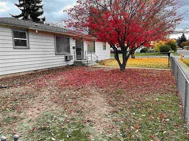 Building Photo - 1704 N Stone St