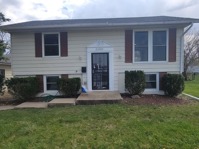 Building Photo - 22005 Balmoral Dr