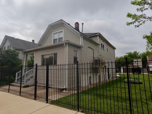 Primary Photo - 1430 N Leamington Ave