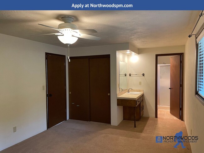 Building Photo - Very Nice 3 Bedroom 2 Bath Home-Located on a Corner Lot