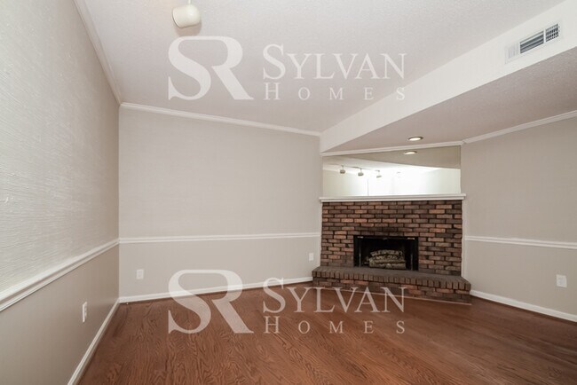 Building Photo - Luxury, Location, and Convenience, it is all HERE!