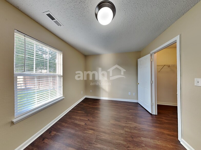 Building Photo - 5452 Wood Hollow Dr