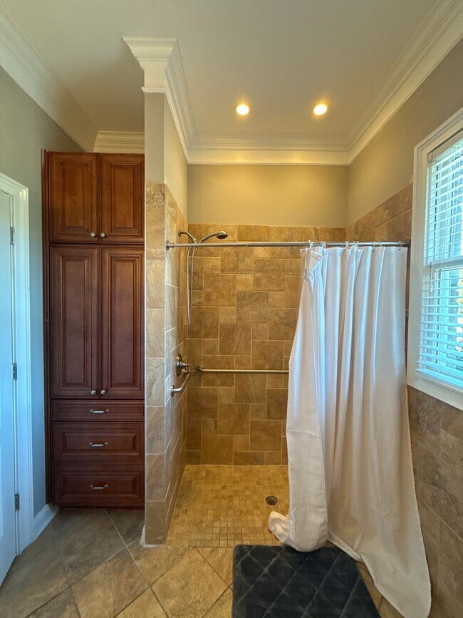 Building Photo - Mint Hill