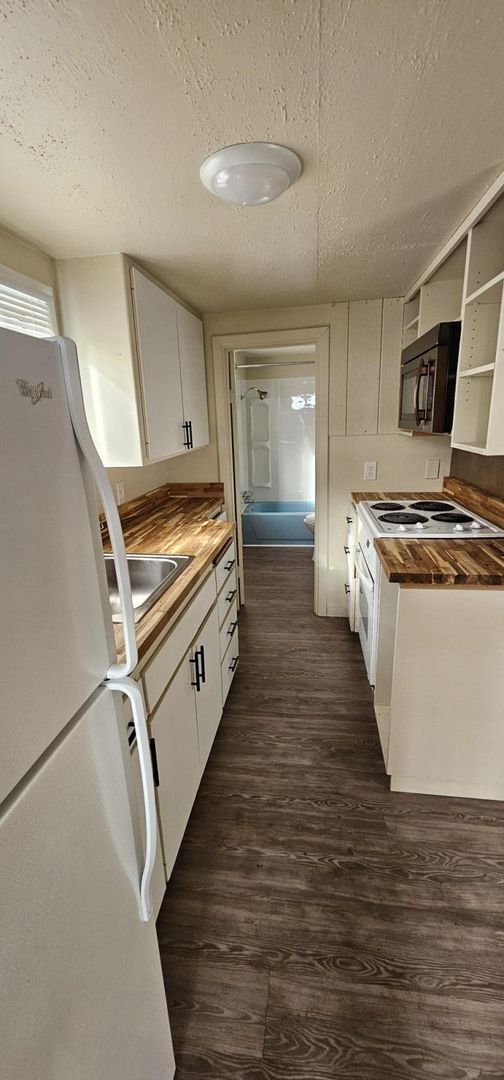 Primary Photo - Rent - $1850 1 bed, 1 bath