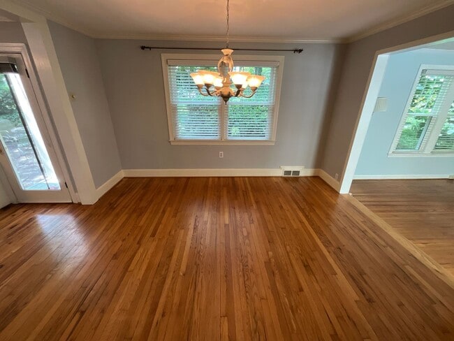 Building Photo - AVAILBLE NOW TO VIEW/LEASE! Classic Ardmor...