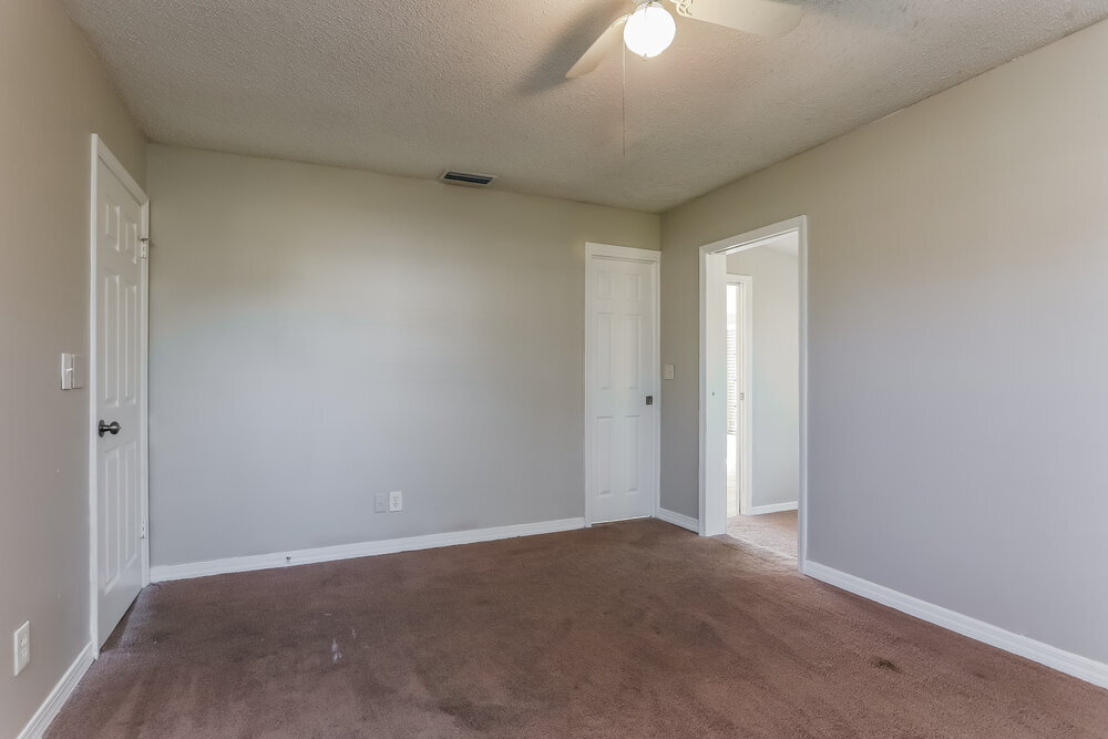 Building Photo - 8403 Deland Ave