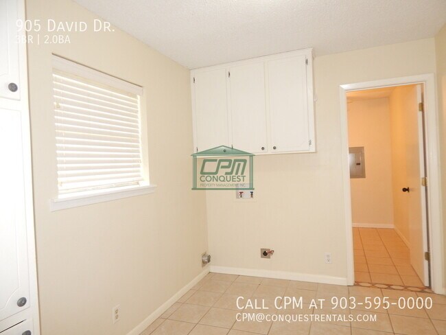 Building Photo - 905 David Dr