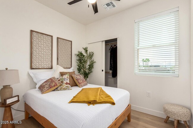 Building Photo - 1721 W Sherman St