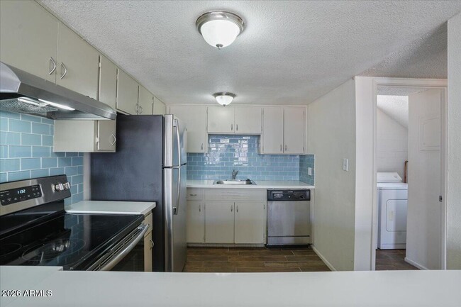 Building Photo - 6528 N 17th Ave