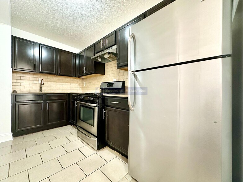 Building Photo - 40 E Sidney Ave