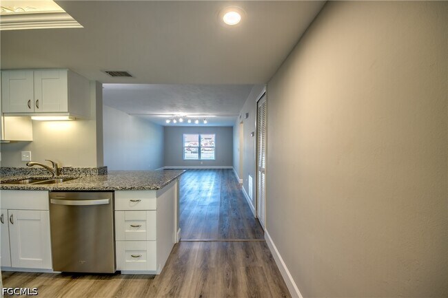 Building Photo - 2526 SE 16th Pl