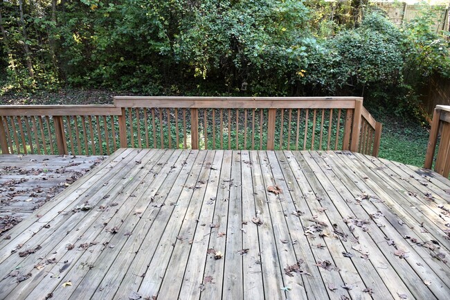 Building Photo - Cozy 4 bedroom home on Hickory Nut!