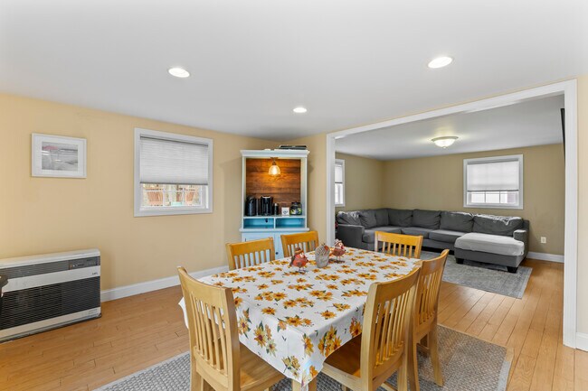 Building Photo - 60 Merrifield Ct