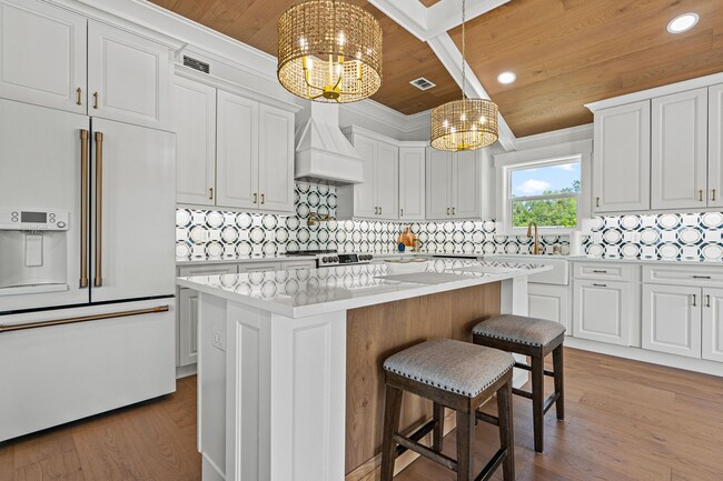 Building Photo - 202 NE 2nd Ave