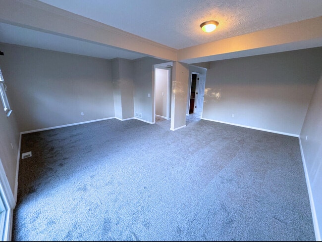 Building Photo - 950 Lost Valley Ct